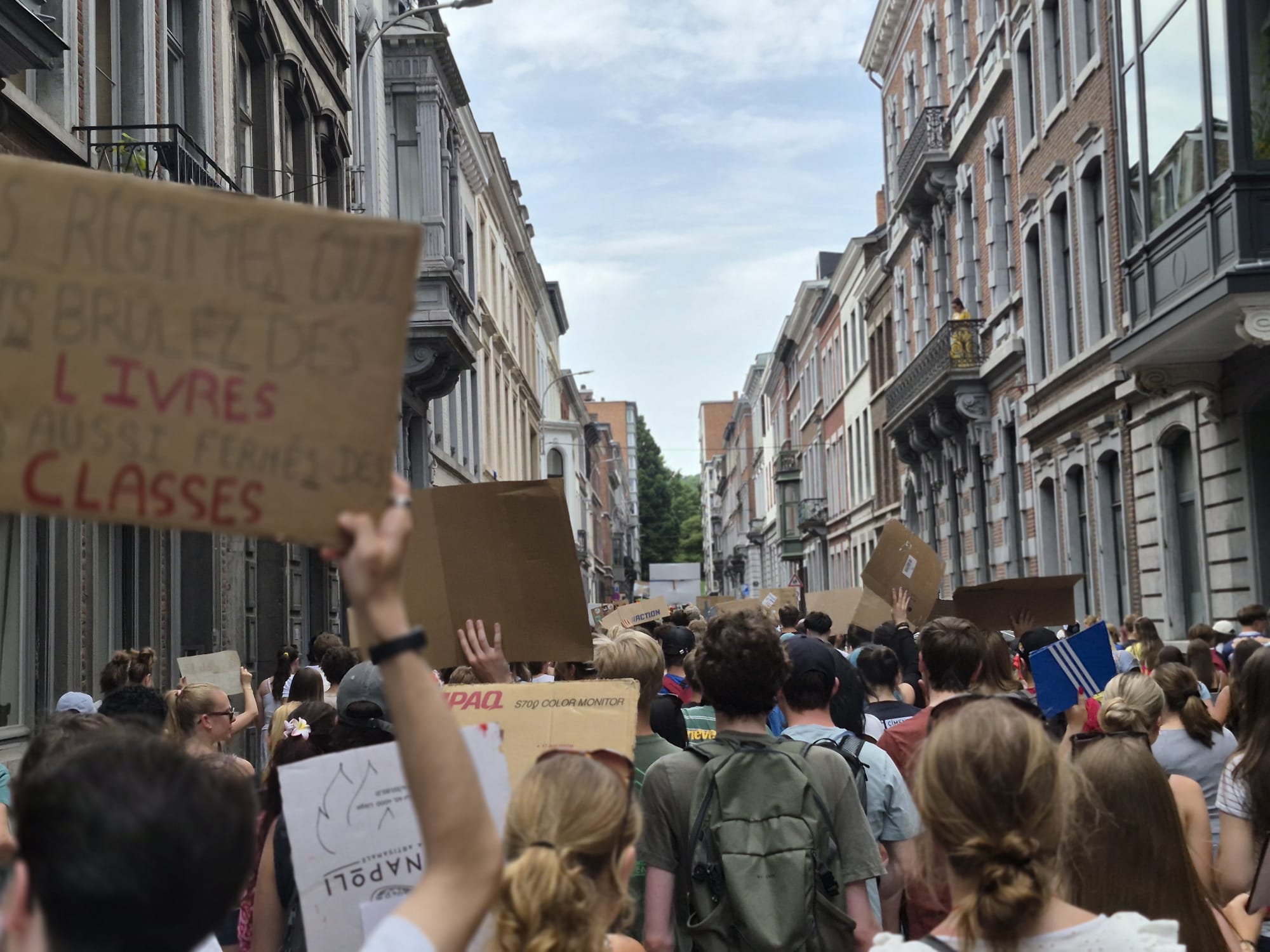 Manif étudiante - Place de la monnaie 14h